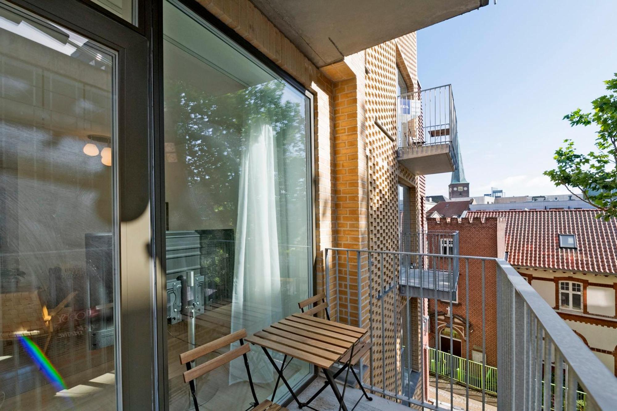 Inner City Grand Suite Arhus Bagian luar foto