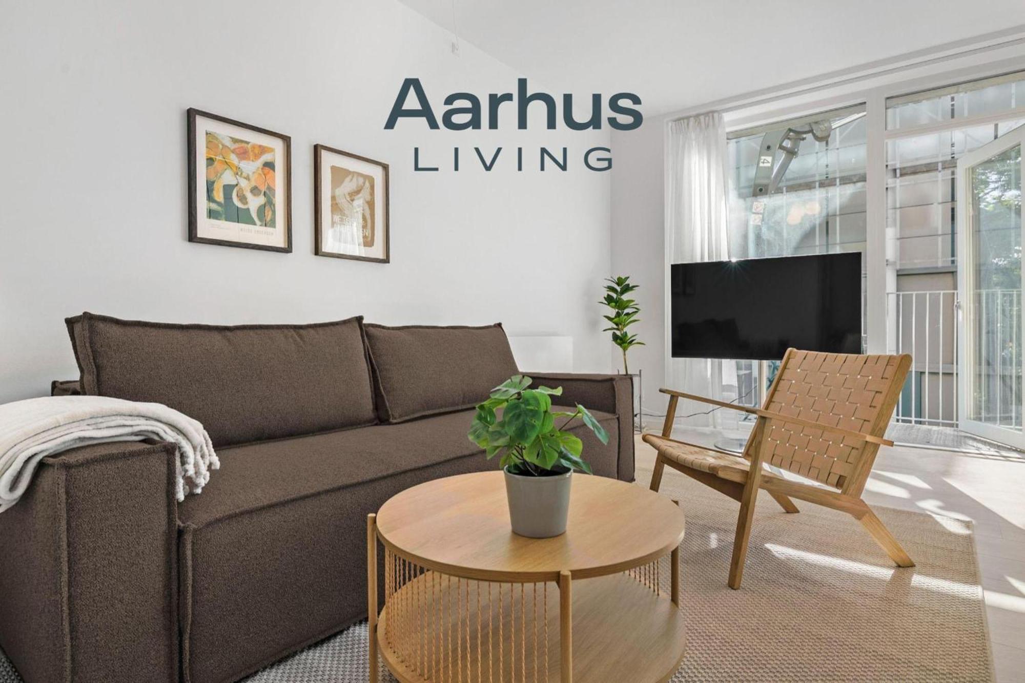 Inner City Grand Suite Arhus Bagian luar foto